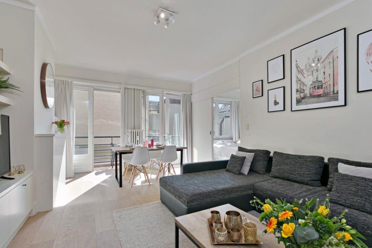 Huswell - Stylish Apartment At The Zeedijk Of Knokke Kültér fotó