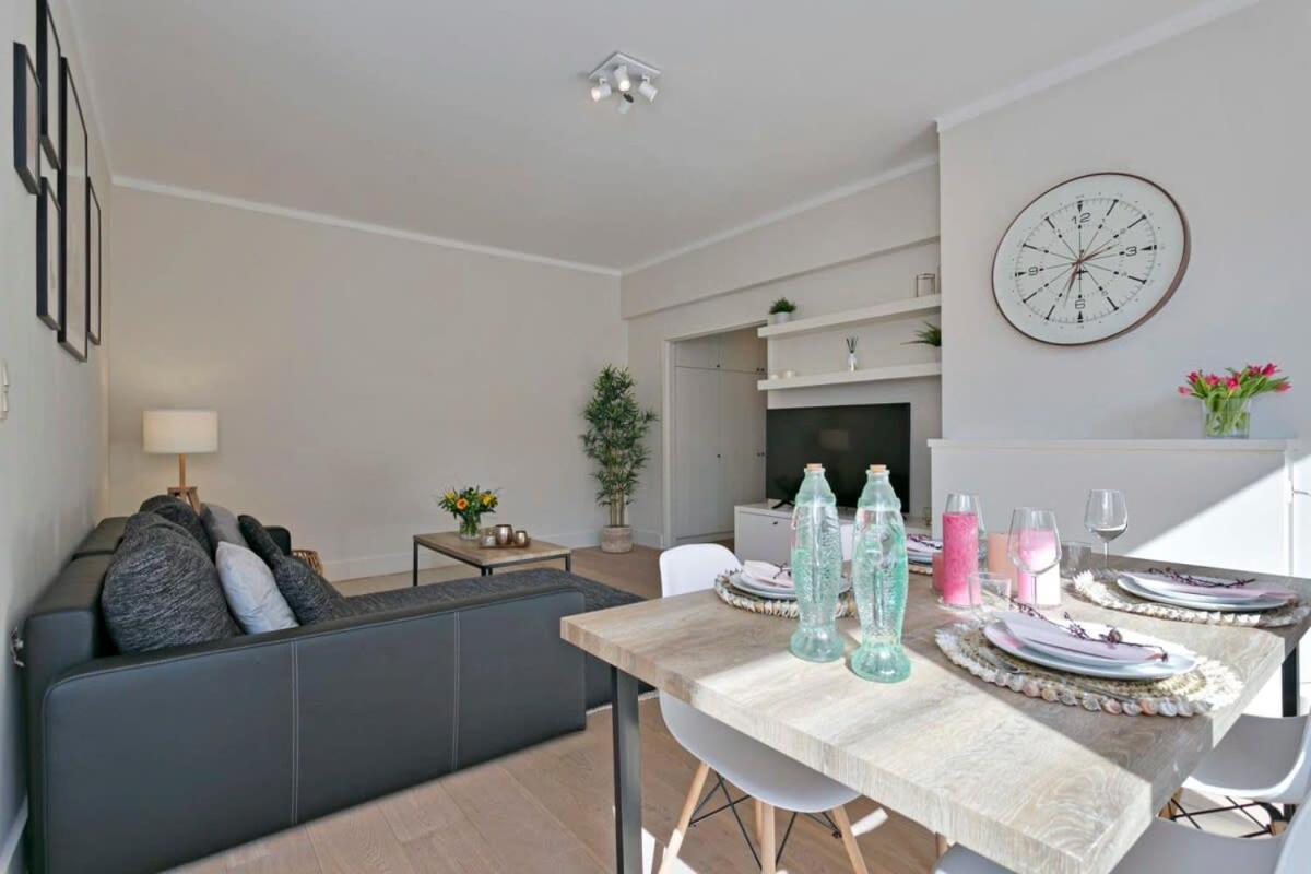 Huswell - Stylish Apartment At The Zeedijk Of Knokke Kültér fotó