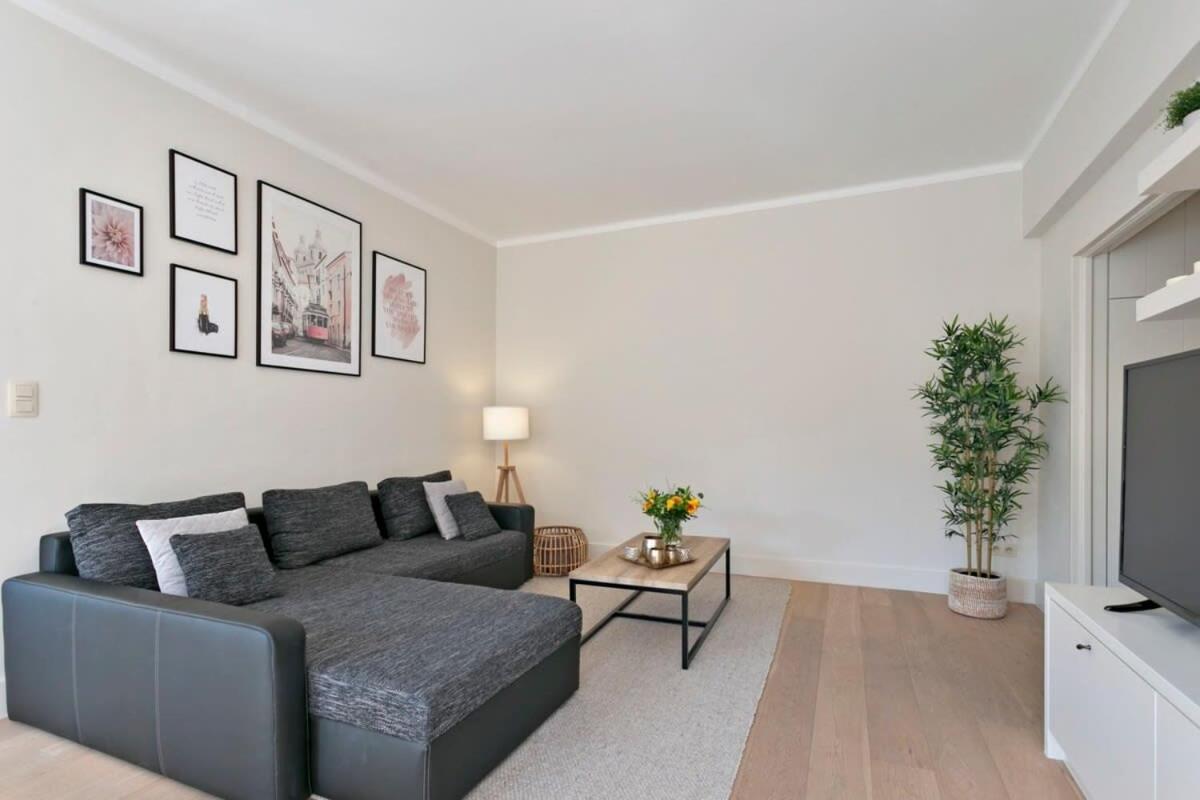 Huswell - Stylish Apartment At The Zeedijk Of Knokke Kültér fotó